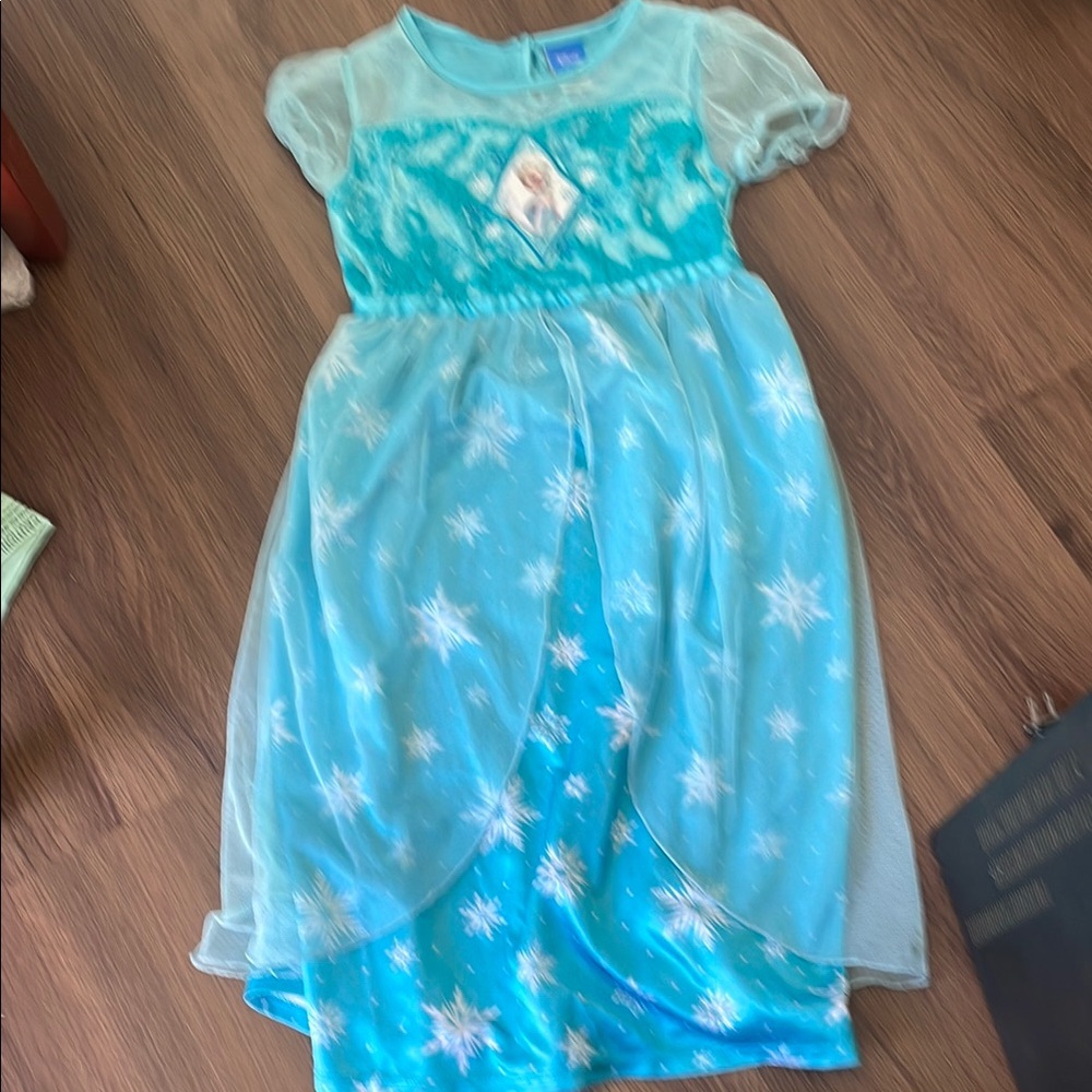 Disney Frozen Elsa Short- Sleeve Fantasy Night Gown girl Size 7/8 - Picture 1 of 3